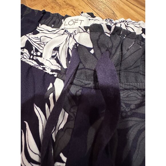 Loft Wide-Leg Pants – Size XS – Dark Navy with Black & White Floral Print - Picture 7 of 7